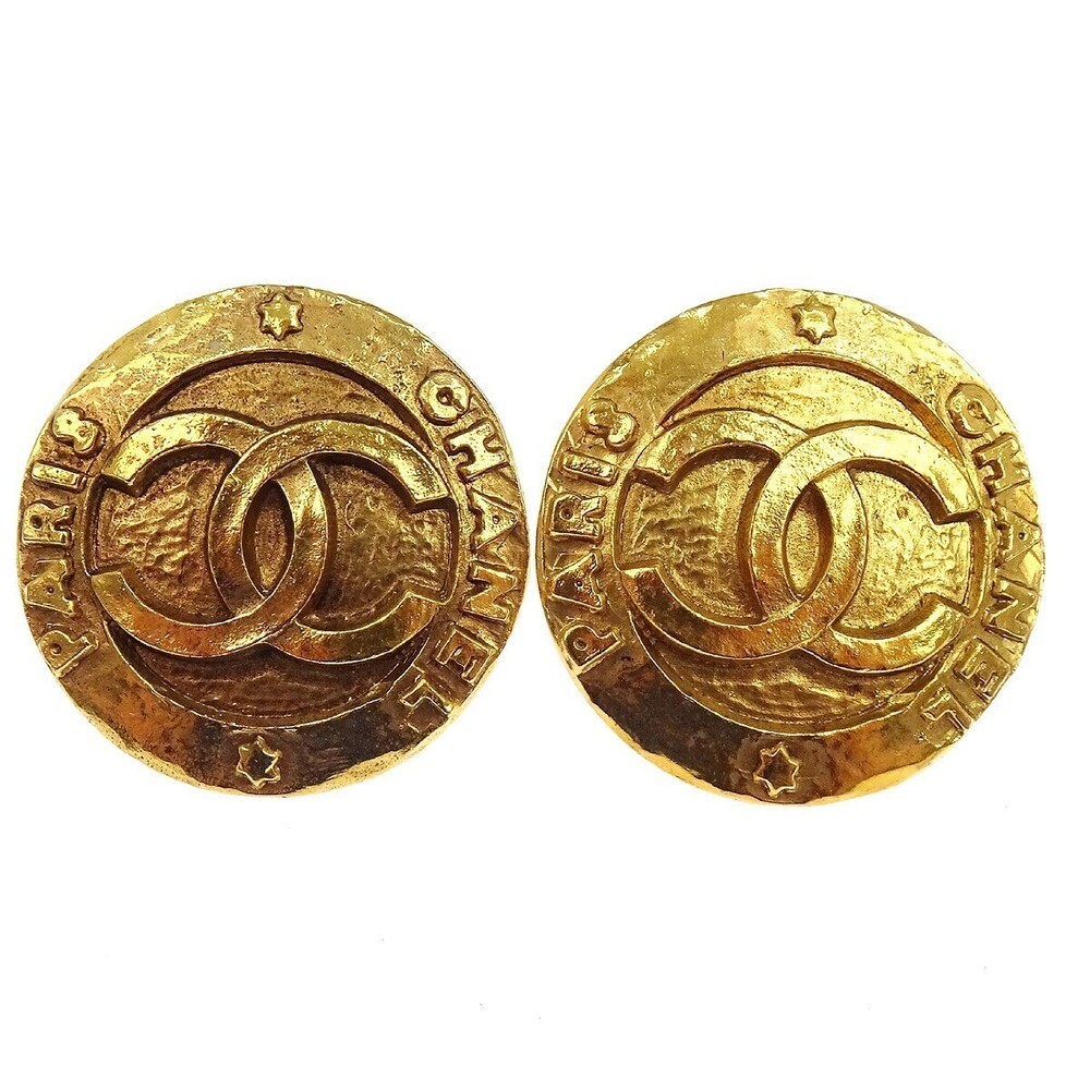 Chanel Vintage CC Quilted Round Button Clip-On Metal Medium